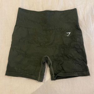 GREEN GYM SHARK BIKER SHORTS. SIZE S.